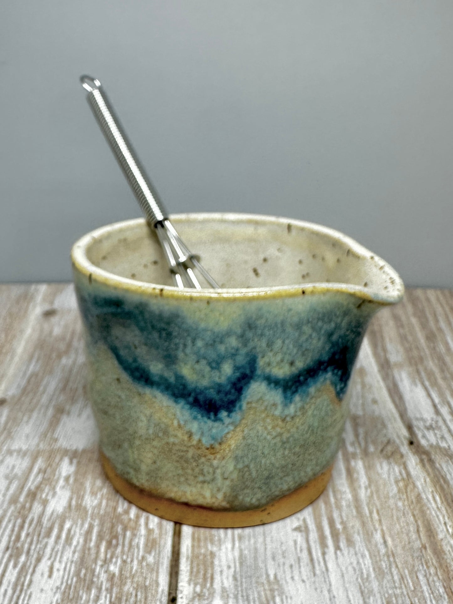 Blue/Tan Mixing Cup